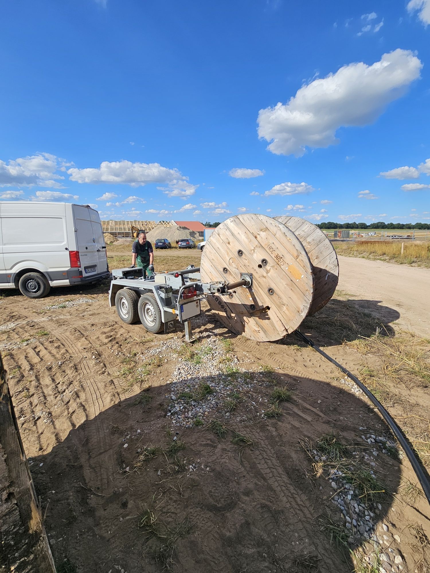 Kabelverlegung auf einer Baustelle